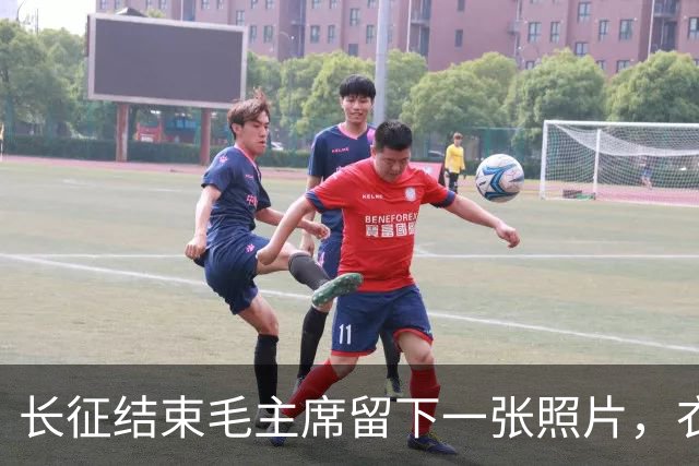 长征结束毛主席留下一张照片，衣衫褴褛，骨瘦如柴，令人心痛
